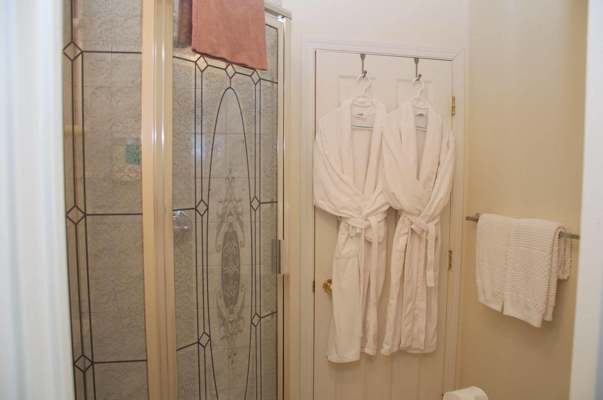 Enchanter Ocean View Suites Madeira Park المظهر الخارجي الصورة